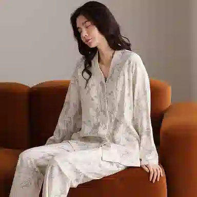 夏芬妍 时尚简约亲肤字母满印纯棉带胸垫开衫家居服舒适休闲长袖长裤可外穿春秋款睡衣套装 女款 浅灰色