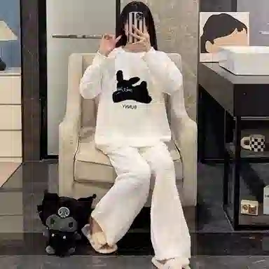 夏芬妍 简约甜美风可爱奔跑小猫咪半边绒圆领家居服加厚亲肤休闲舒适长袖长裤可外穿秋冬款睡衣套装 女款 礼袋装 白色