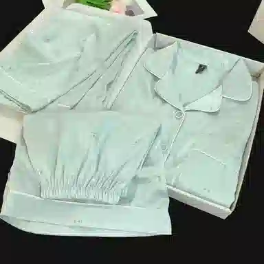 夏芬妍 舒适高级感法斗烫银冰丝翻领亲肤宽松凉感短袖三件套时尚简约带胸垫可外穿家居服睡衣套装 女款