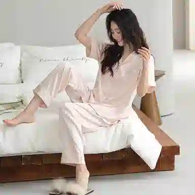夏芬妍 简约舒适高级感气质提花冰丝翻领家居服亲肤宽松休闲短袖短裤长裤三件套可外穿睡衣套装 女款 粉色
