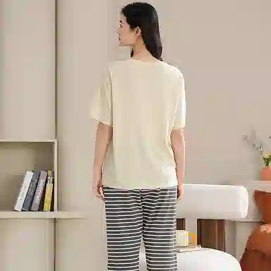 夏芬妍 简约大方柔软草蛋糕条纹裤圆领家居服亲肤休闲舒适短袖七分裤可外穿睡衣套装 女款 浅黄色