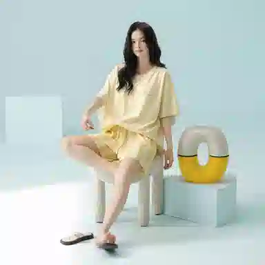 夏芬妍 时尚舒适柔软纯色条纹裤家居服凉感透气亲肤宽松短袖短裤可外穿睡衣套装 女款 黄色