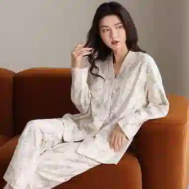 夏芬妍 时尚简约亲肤字母满印纯棉带胸垫开衫家居服舒适休闲长袖长裤可外穿春秋款睡衣套装 女款 浅灰色