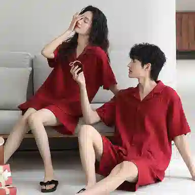夏芬妍 休闲舒适纯色双层纱婴儿棉翻领开衫家居服柔软亲肤可外穿短袖短裤睡衣套装 男女同款 红色