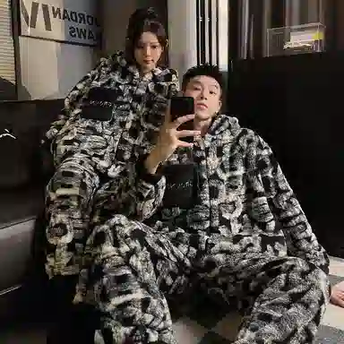 顶瓜瓜 冬季字母满印时尚简约风珊瑚绒加绒加厚保暖连帽休闲舒适家居服睡衣套装 男女同款