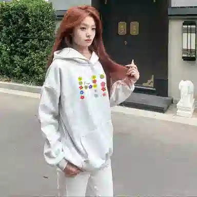 Duoyi Embroidered Hoodie