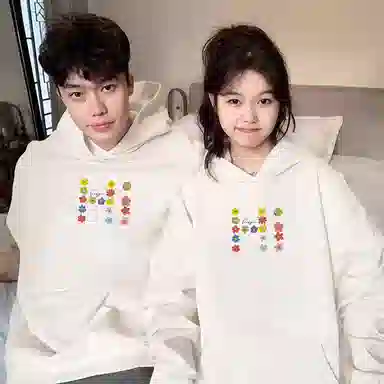 Duoyi Embroidered Hoodie