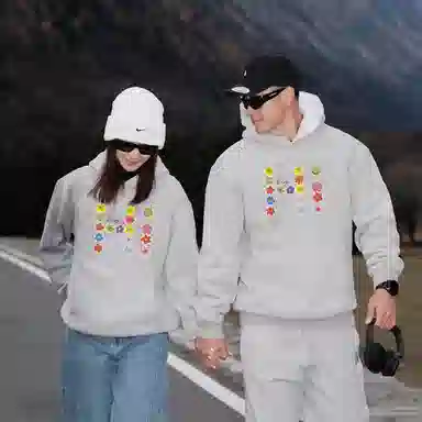 Duoyi Embroidered Hoodie