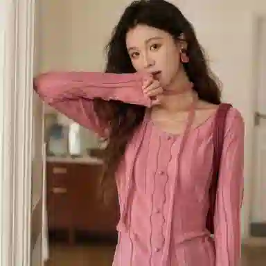 谜秀 弹力修身显瘦法式针织衫 女款