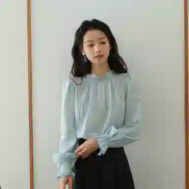 谜秀 蓝色提花肌理木耳边衬衫 女款