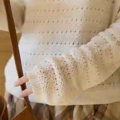 谜秀 奶油白仿麻镂空针织衫 女款