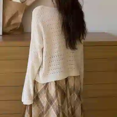 谜秀 奶油白仿麻镂空针织衫 女款