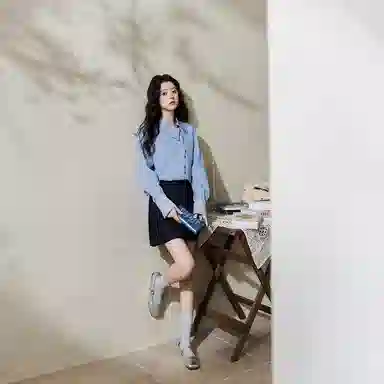 谜秀 宽松翻领简约长袖衬衫 女款