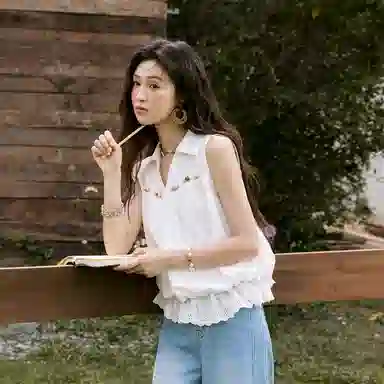 谜秀 翻领镂空花边纯色无袖法式衬衫 女款