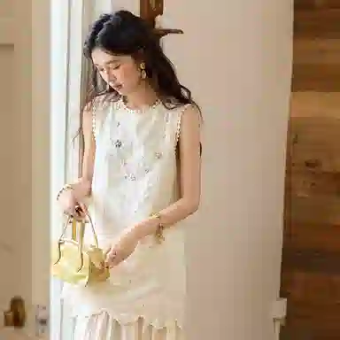 谜秀 法式刺绣假两件拼接简约通勤无袖连衣裙 女款