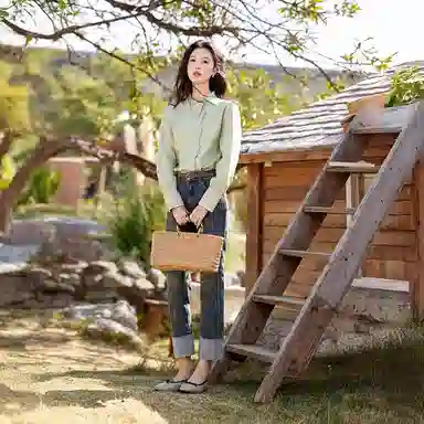 谜秀 宽松翻领简约长袖衬衫 女款