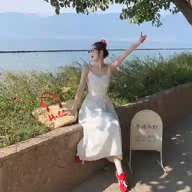 桴生 度假风法式温柔垂感显瘦透气吊带连衣裙 女款