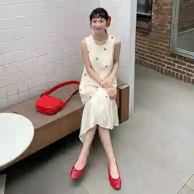 缪斯的诱惑 法式碎花裙子女夏季爆款气质漂亮高级感长裙吊带连衣裙 女款