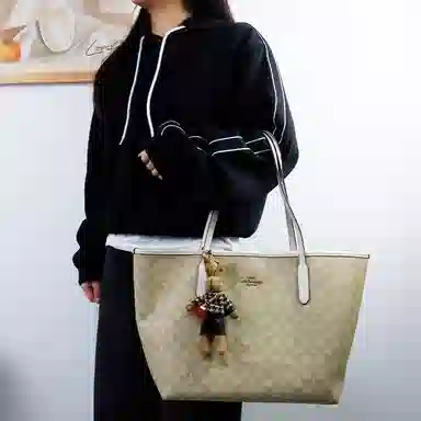 COACH City 33 Tote Bag Charm Plush Keychain