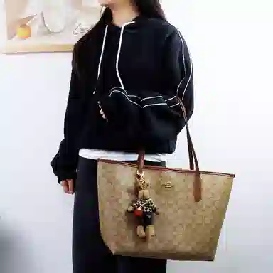 COACH City 33 Tote Bag Charm Plush Keychain