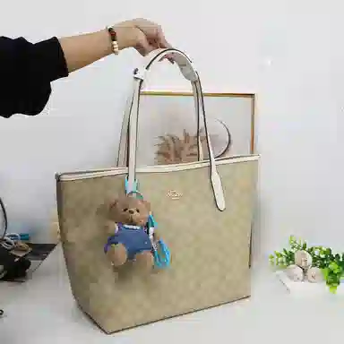 COACH City 33 Totediy