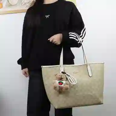 COACH City 33 Totediy