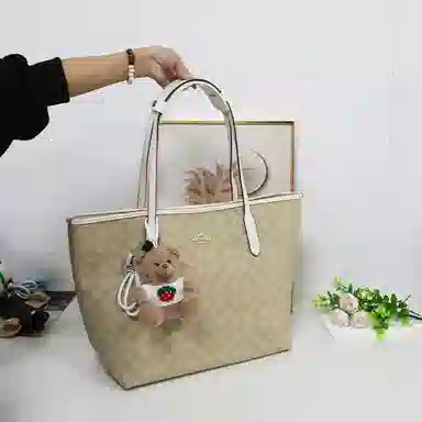 COACH City 33 Totediy