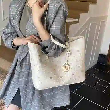 OKEKE pu Tote