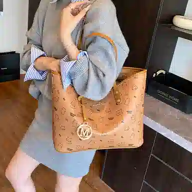 OKEKE pu Tote