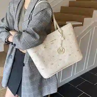 OKEKE pu Tote