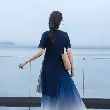 A LIFE ON THE LEFT T