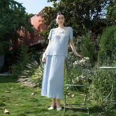 A LIFE ON THE LEFT T