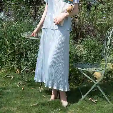 A LIFE ON THE LEFT T