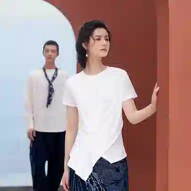 A LIFE ON THE LEFT T