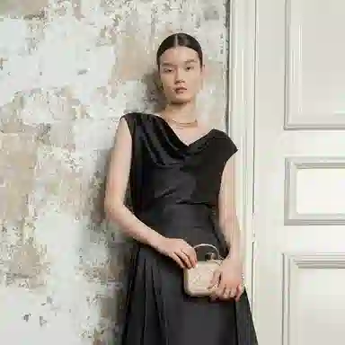 A LIFE ON THE LEFT T