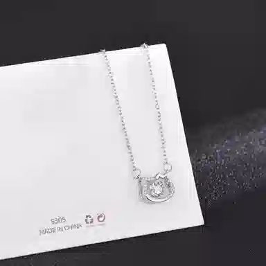 925