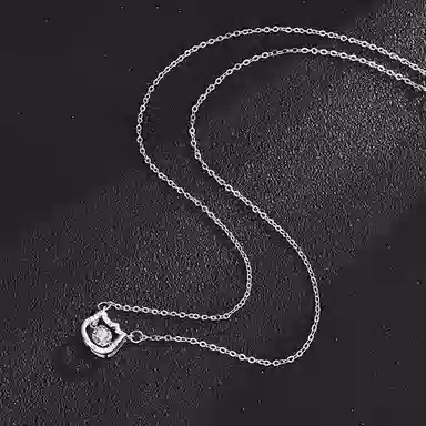 925