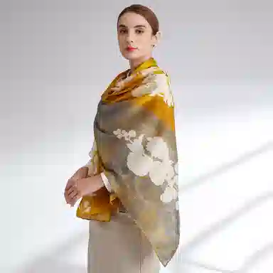 红豆 时尚轻盈柔软 经典设计 简约大方 桑蚕丝 丝巾 女款