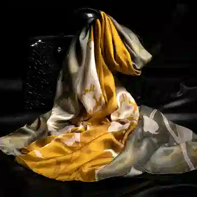 红豆 时尚轻盈柔软 经典设计 简约大方 桑蚕丝 丝巾 女款