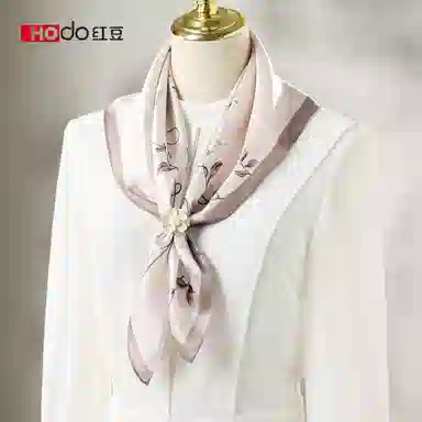 红豆 真丝时尚小方巾 经典设计简约大方 桑蚕丝 丝巾 女款