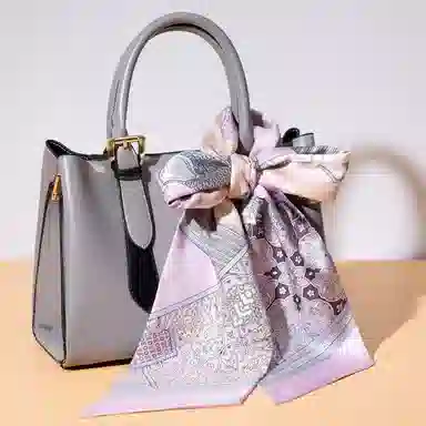 红豆 时尚绑包轻盈柔软经典设计简约大方 桑蚕丝 丝巾 女款