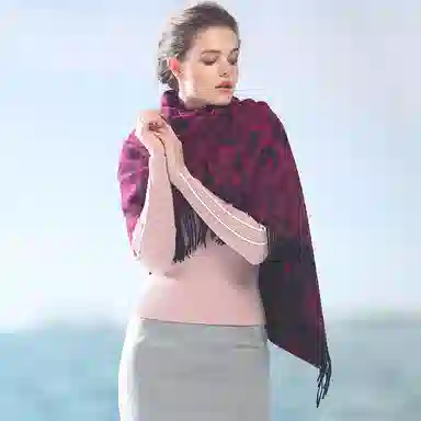 红豆 经典优雅围披两用柔软舒适百搭保暖 羊毛 绒线围巾 男女同款情侣款