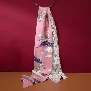 红豆 时尚绑包轻盈柔软经典设计简约大方 桑蚕丝 丝巾 女款