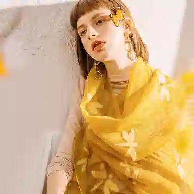 红豆 真丝时尚绣花长巾 羊毛桑蚕丝混纺 丝巾 女款