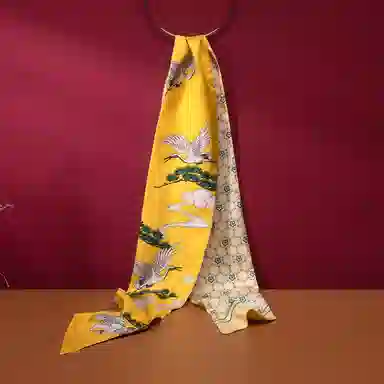 红豆 时尚绑包轻盈柔软经典设计简约大方 桑蚕丝 丝巾 女款