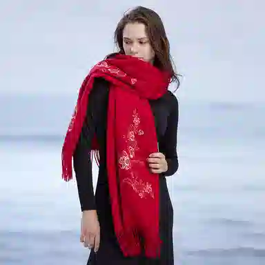 红豆 品牌刺绣大红喜庆鲜艳 羊毛 绒线围巾 男女同款情侣款