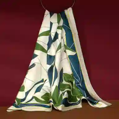 红豆 真丝大方巾手工卷边 桑蚕丝 丝巾 女款