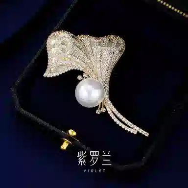 VIOLET Shanghe Brooch