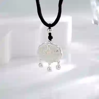 925