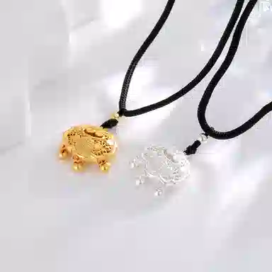925